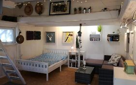 Zurueck Zur Natur - Urlaub Im Zirkuswagen, Sommeratelier Oder Schindelwagen